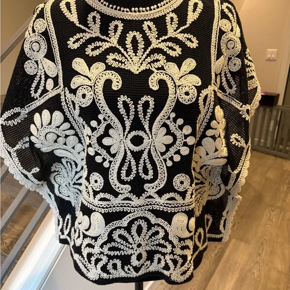 Zara Black and Cream Embroidered Blouse - Picture 11 of 11